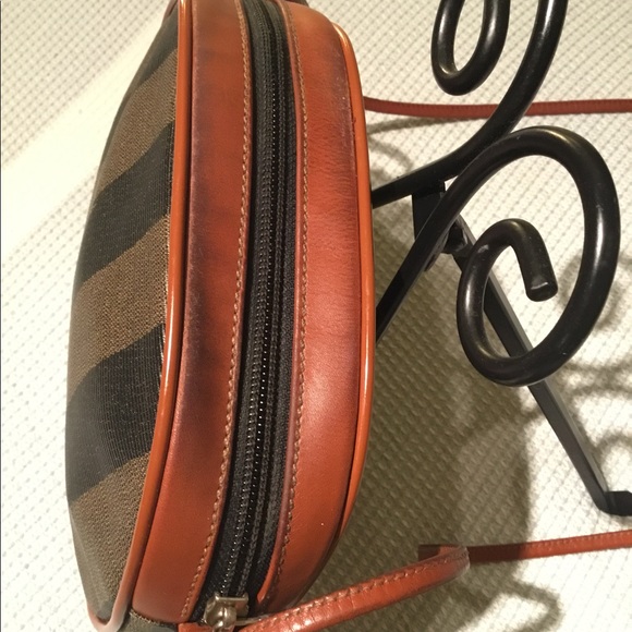 AUTHENTIC FENDI BAG IN GOOD PRE-LOVED CONDITION.🔥🔥🔥 - Picture 3 of 16